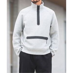 NIKE | Men's Tech Fleece Half-Zip Sweatshirt in Light Grey/Black, Size Medium